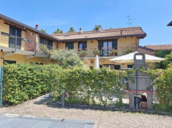 casa indipendente in vendita a Carate Brianza in zona Costa Lambro