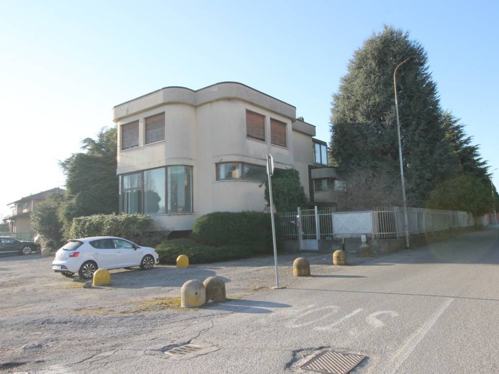 intera palazzina in vendita a Carate Brianza