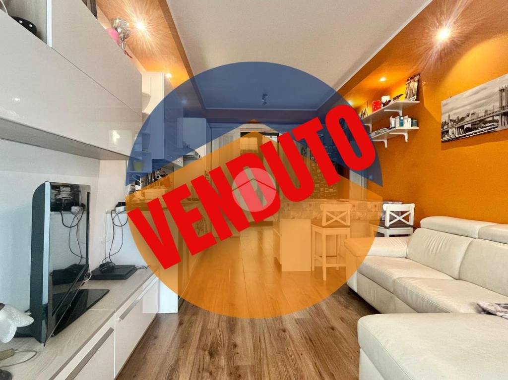 casa indipendente in vendita a Carate Brianza in zona Costa Lambro