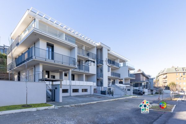 appartamento in vendita a Carate Brianza in zona Agliate