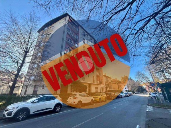 appartamento in vendita a Carate Brianza in zona Costa Lambro