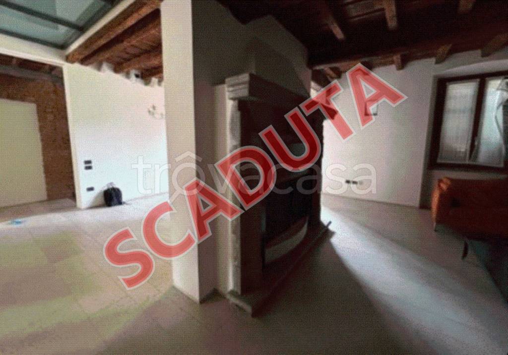 appartamento in vendita a Carate Brianza in zona Costa Lambro