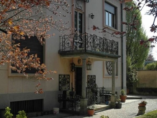 casa indipendente in vendita a Carate Brianza