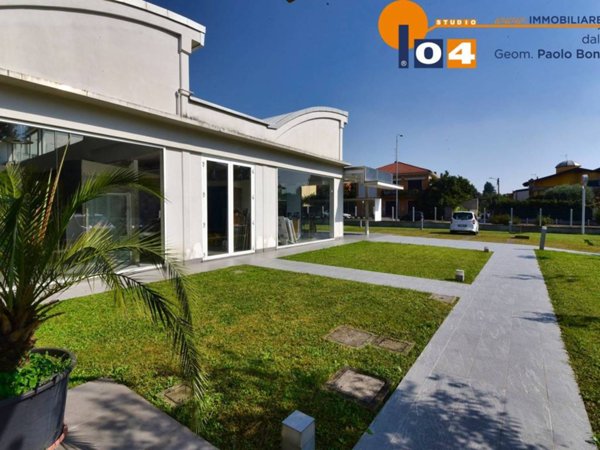 intera palazzina in vendita a Carate Brianza