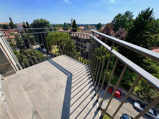 appartamento in vendita a Carate Brianza