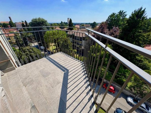 appartamento in vendita a Carate Brianza