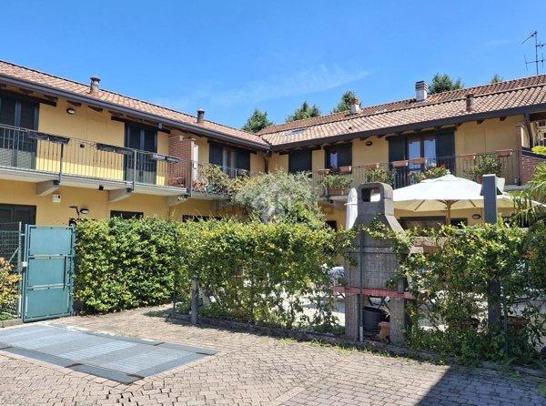 casa indipendente in vendita a Carate Brianza in zona Costa Lambro