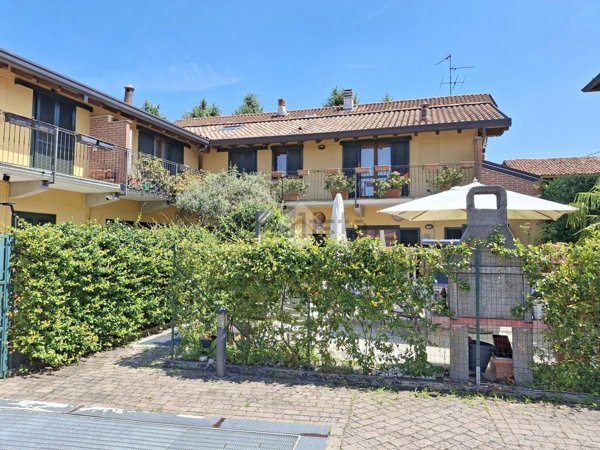 appartamento in vendita a Carate Brianza in zona Costa Lambro