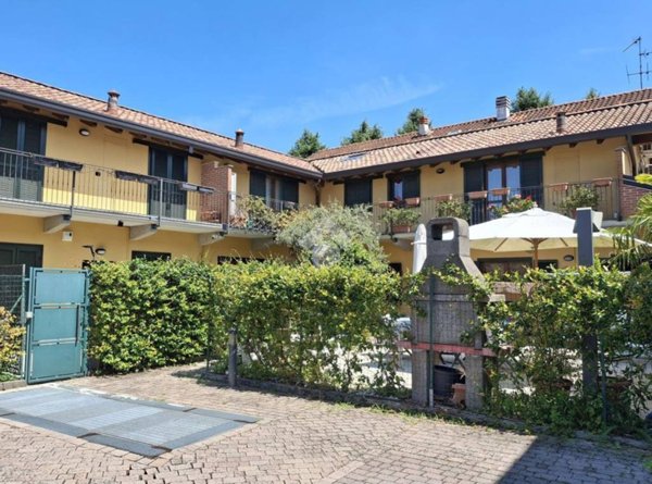 casa indipendente in vendita a Carate Brianza in zona Costa Lambro