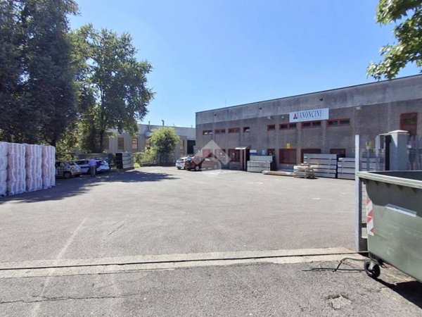 negozio in vendita a Carate Brianza