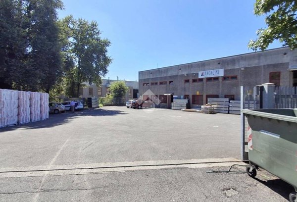 negozio in vendita a Carate Brianza