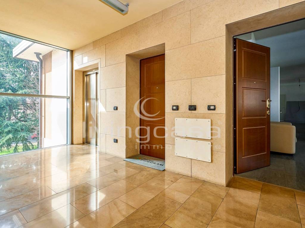 ufficio in vendita a Carate Brianza