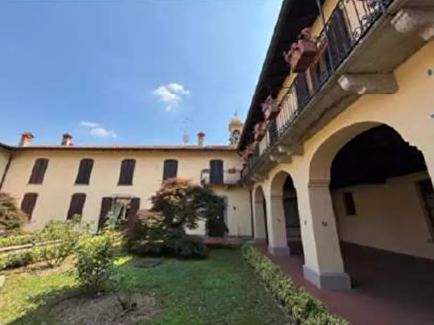 casa indipendente in vendita a Carate Brianza in zona Costa Lambro