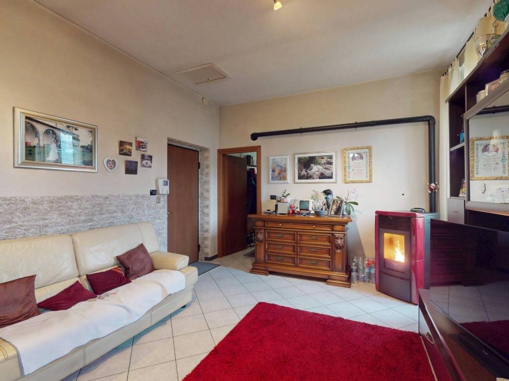 appartamento in vendita a Carate Brianza in zona Agliate