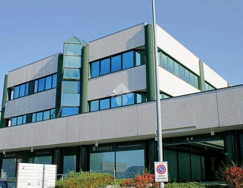 ufficio in vendita a Carate Brianza