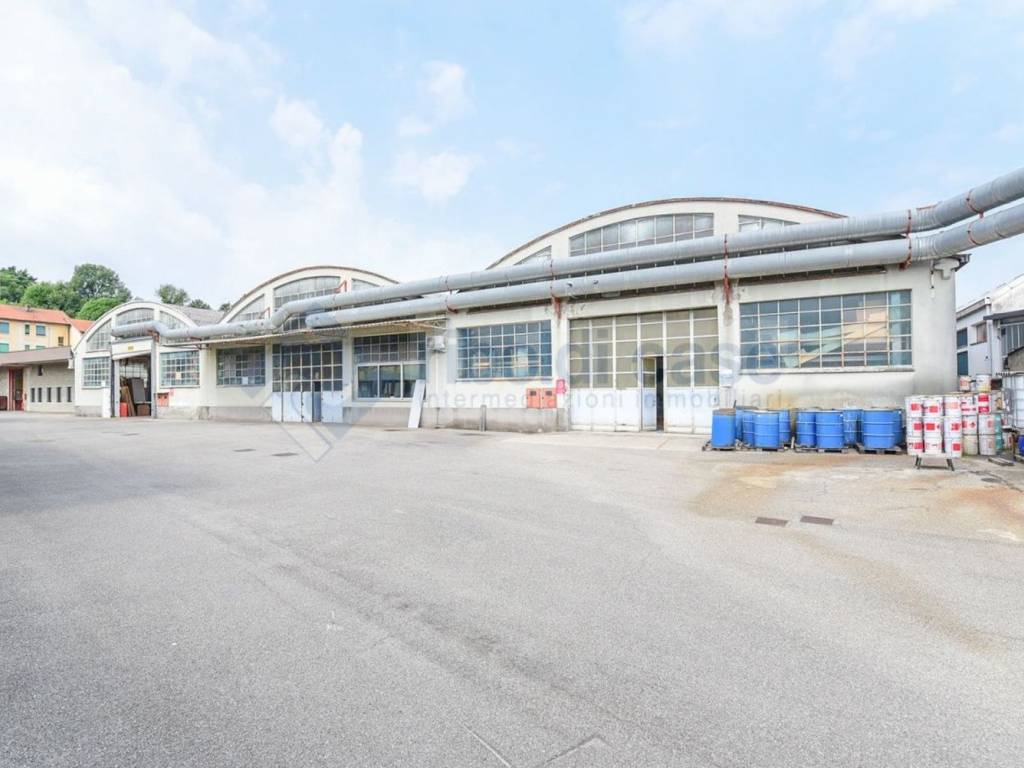capannone in vendita a Carate Brianza in zona Agliate
