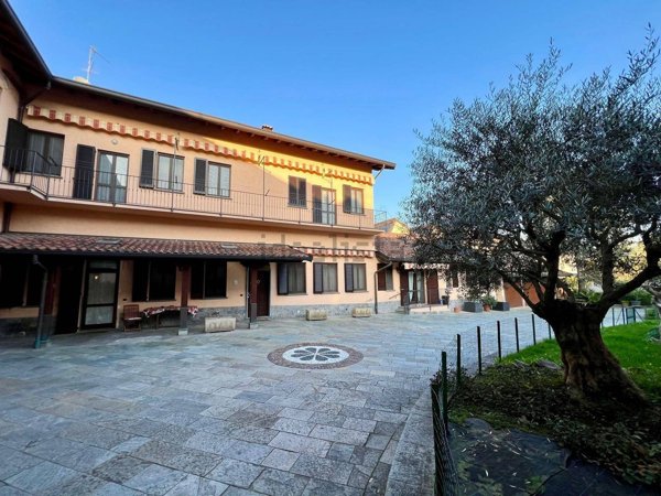 pentavano in vendita a Carate Brianza