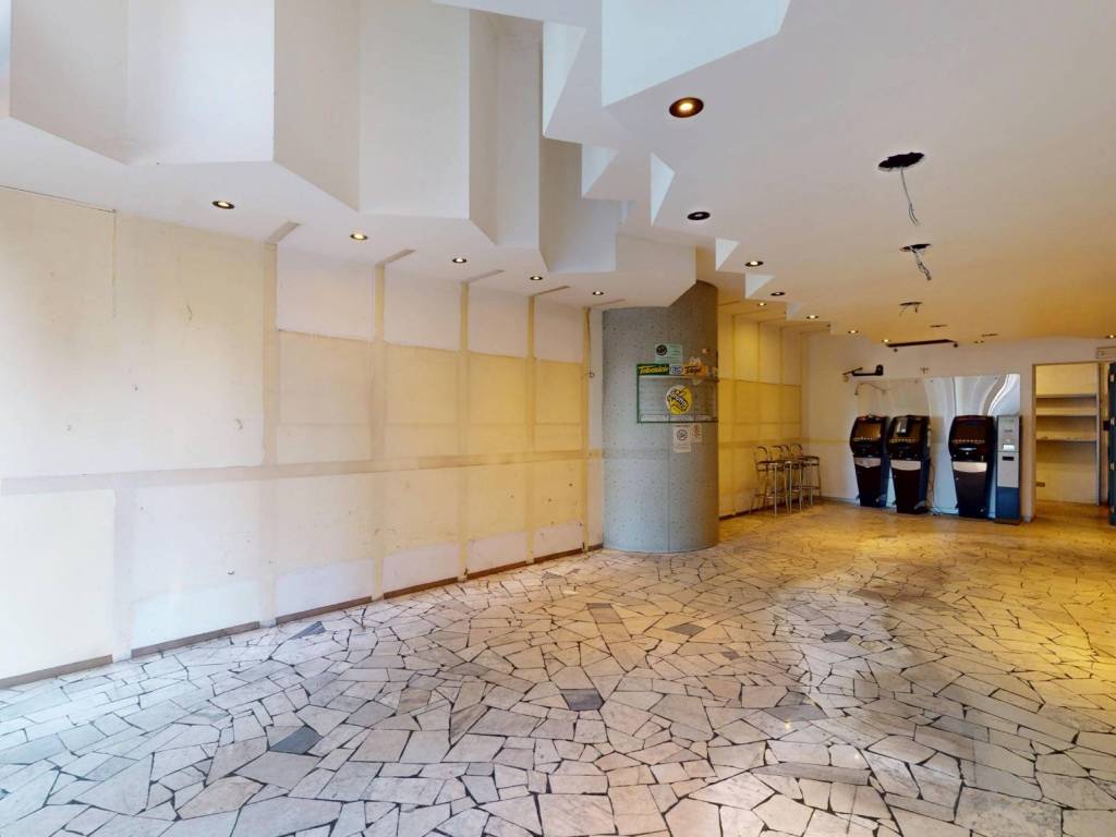 negozio in vendita a Carate Brianza