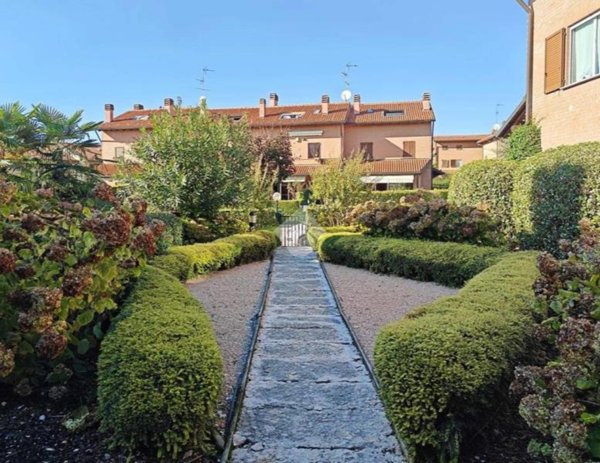 casa indipendente in vendita a Carate Brianza in zona Costa Lambro