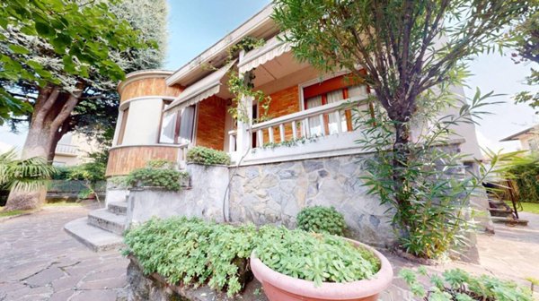 casa indipendente in vendita a Carate Brianza