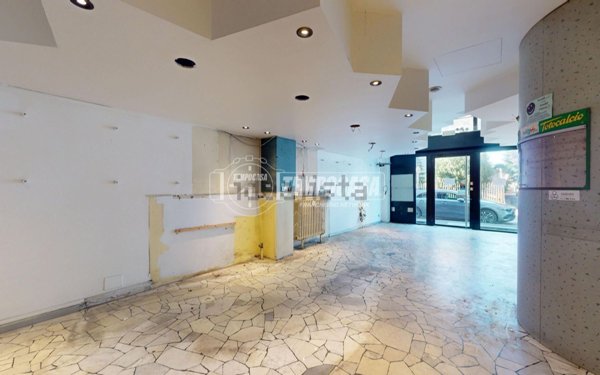 negozio in vendita a Carate Brianza