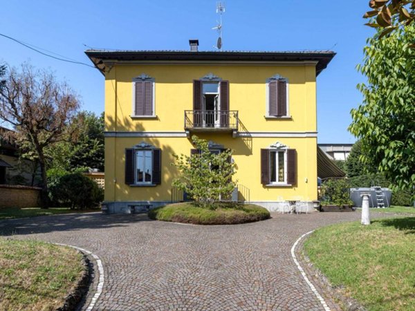 casa indipendente in vendita a Carate Brianza