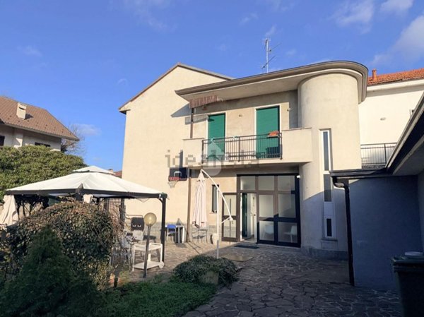 appartamento in vendita a Carate Brianza