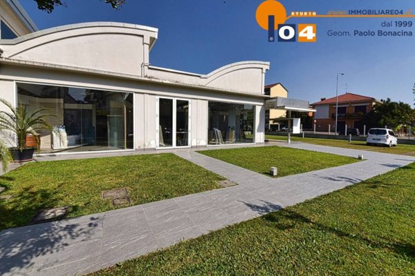 intera palazzina in vendita a Carate Brianza