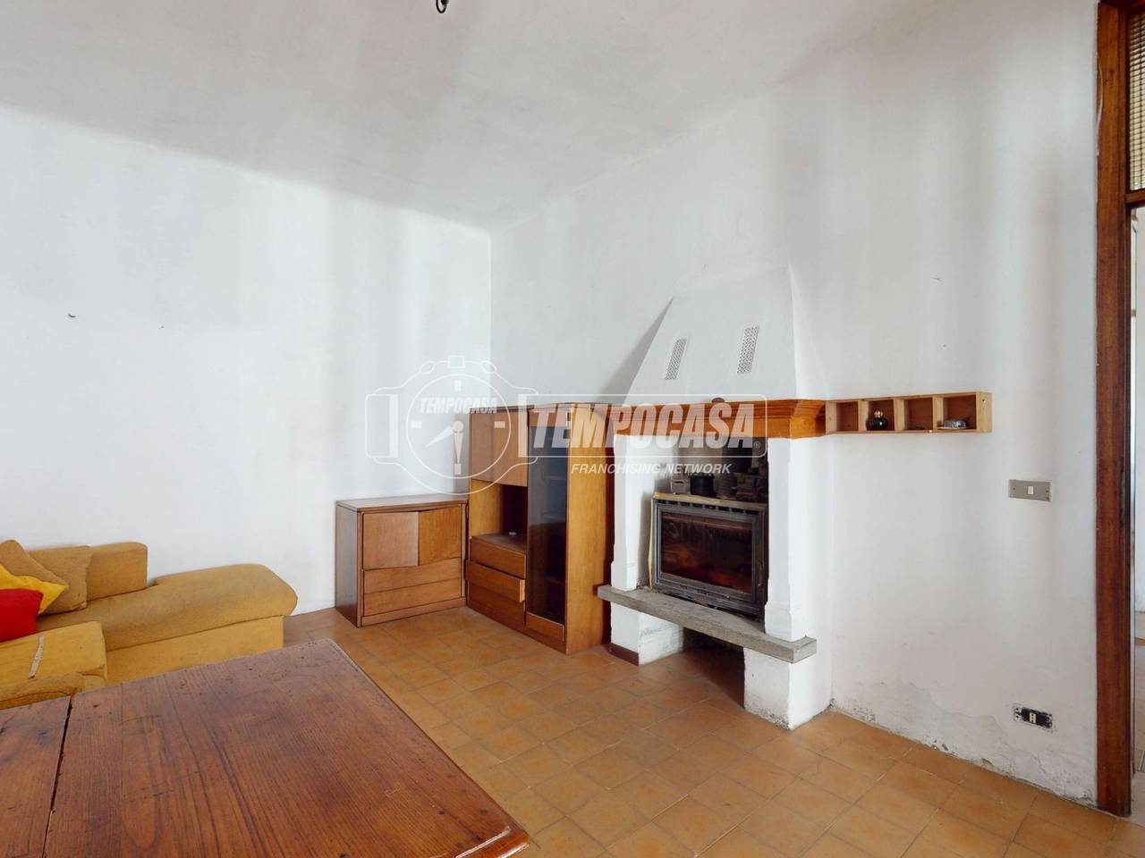 appartamento in vendita a Carate Brianza in zona Costa Lambro