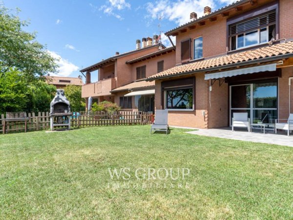 casa indipendente in vendita a Carate Brianza in zona Costa Lambro