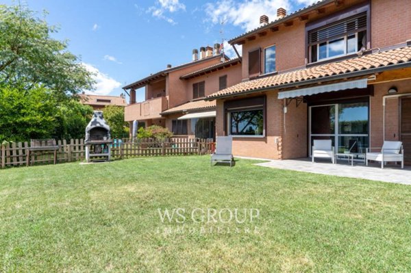 casa indipendente in vendita a Carate Brianza in zona Costa Lambro