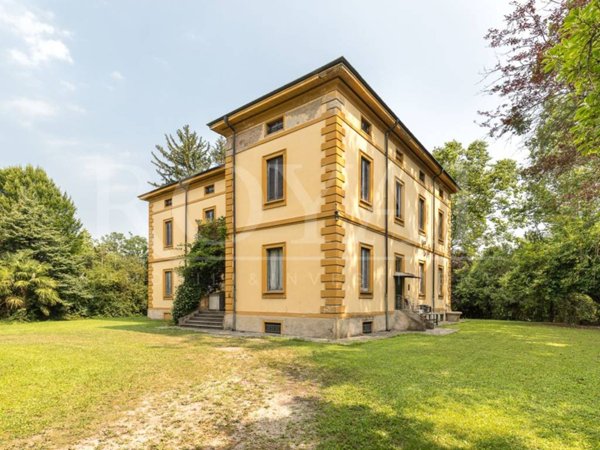 villa in vendita a Carate Brianza