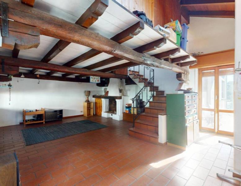 appartamento in vendita a Carate Brianza
