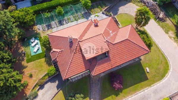 casa indipendente in vendita a Carate Brianza in zona Costa Lambro