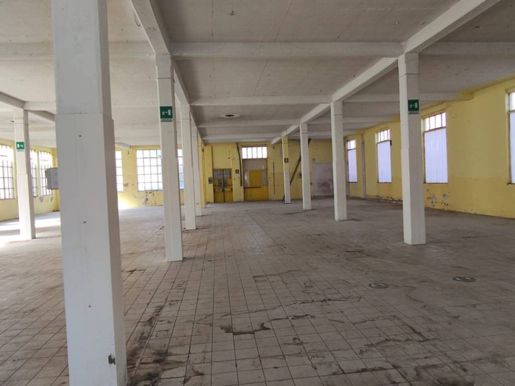 negozio in vendita a Carate Brianza