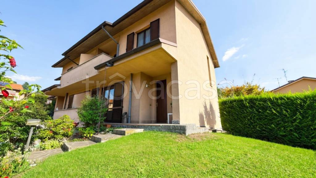 casa indipendente in vendita a Carate Brianza