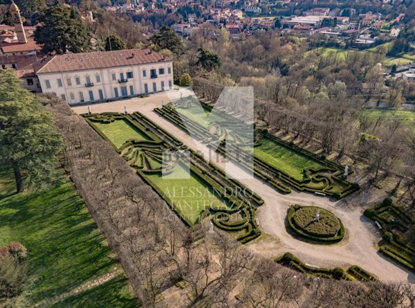 appartamento in vendita a Carate Brianza in zona Costa Lambro