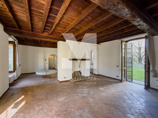 appartamento in vendita a Carate Brianza in zona Costa Lambro