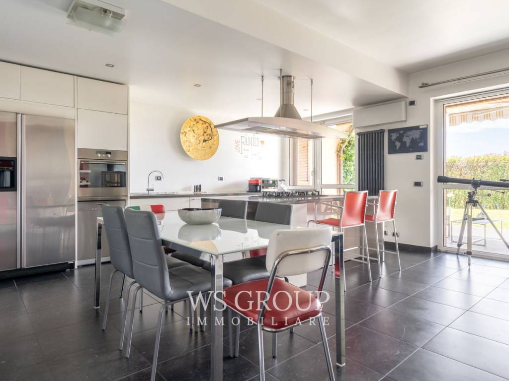 casa indipendente in vendita a Carate Brianza in zona Costa Lambro