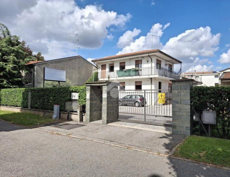 appartamento in vendita a Carate Brianza in zona Agliate
