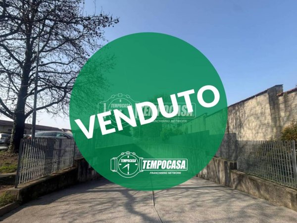 locale di sgombero in vendita a Carate Brianza in zona Agliate