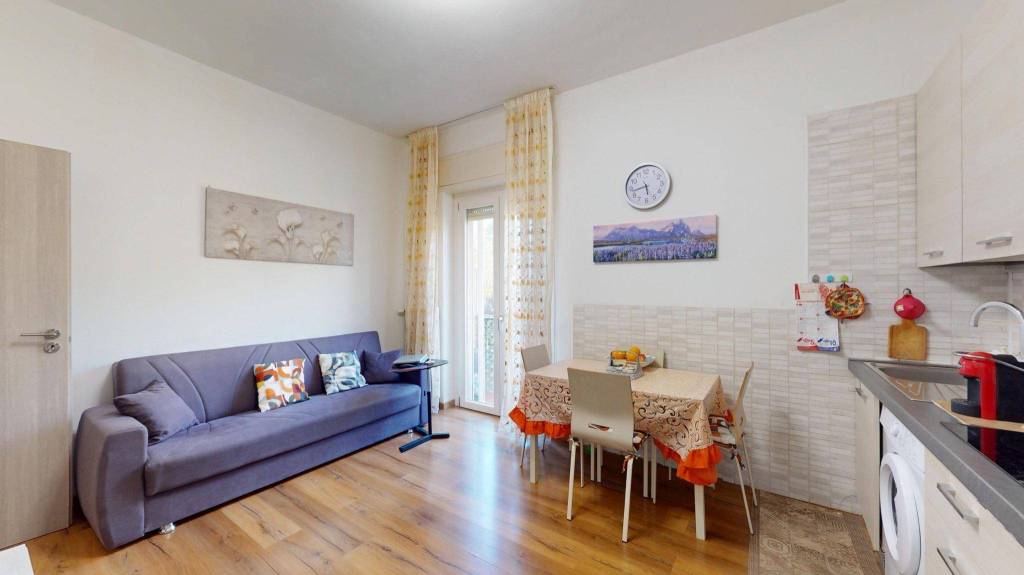 appartamento in vendita a Carate Brianza in zona Costa Lambro