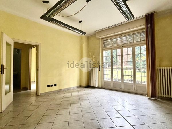 ufficio in vendita a Carate Brianza