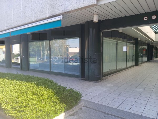 negozio in vendita a Carate Brianza