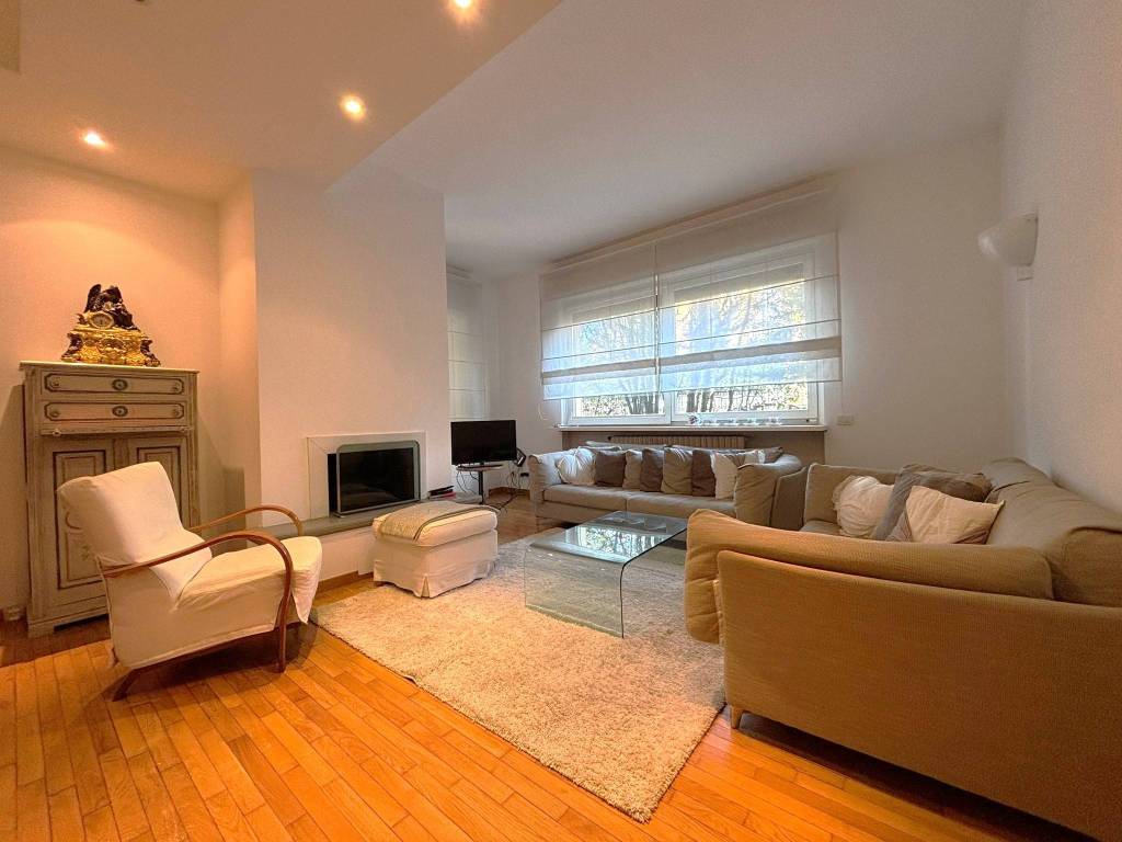 appartamento in vendita a Carate Brianza