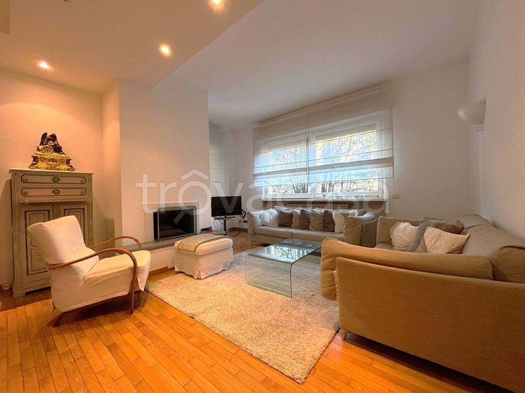 appartamento in vendita a Carate Brianza