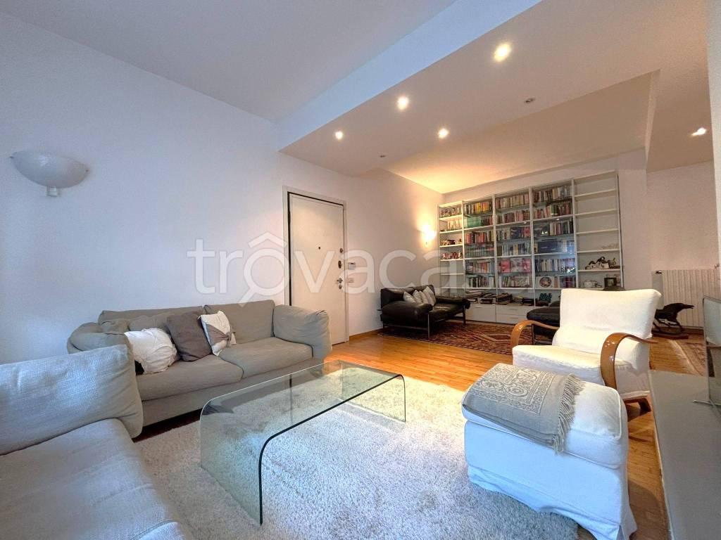 appartamento in vendita a Carate Brianza