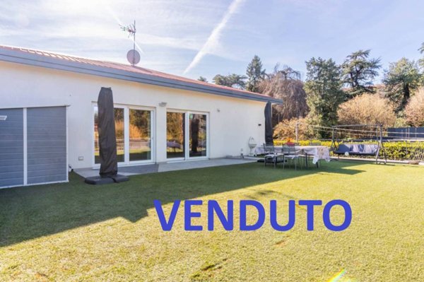 casa indipendente in vendita a Carate Brianza in zona Agliate