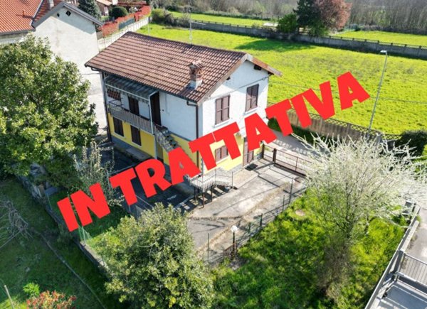 casa indipendente in vendita a Carate Brianza in zona Costa Lambro