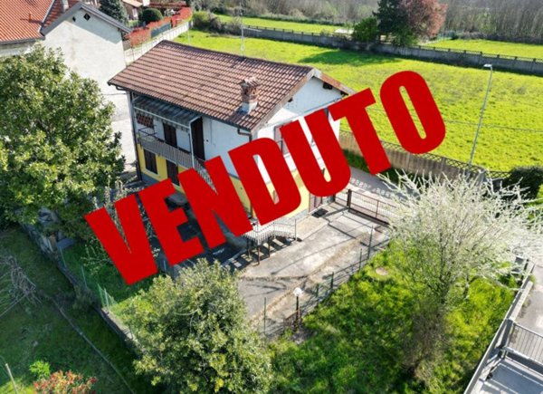 casa indipendente in vendita a Carate Brianza in zona Costa Lambro